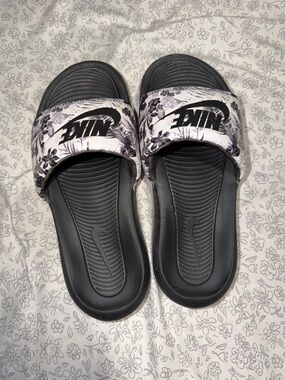Nike Black Floral-Print Slide Sandals